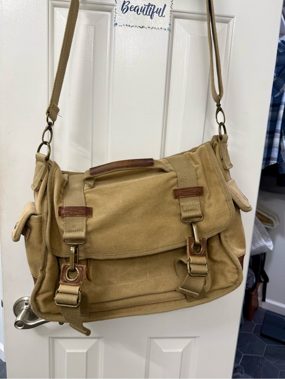 Men’s Rugged Akurtz Canvas Messenger Bag in Khaki